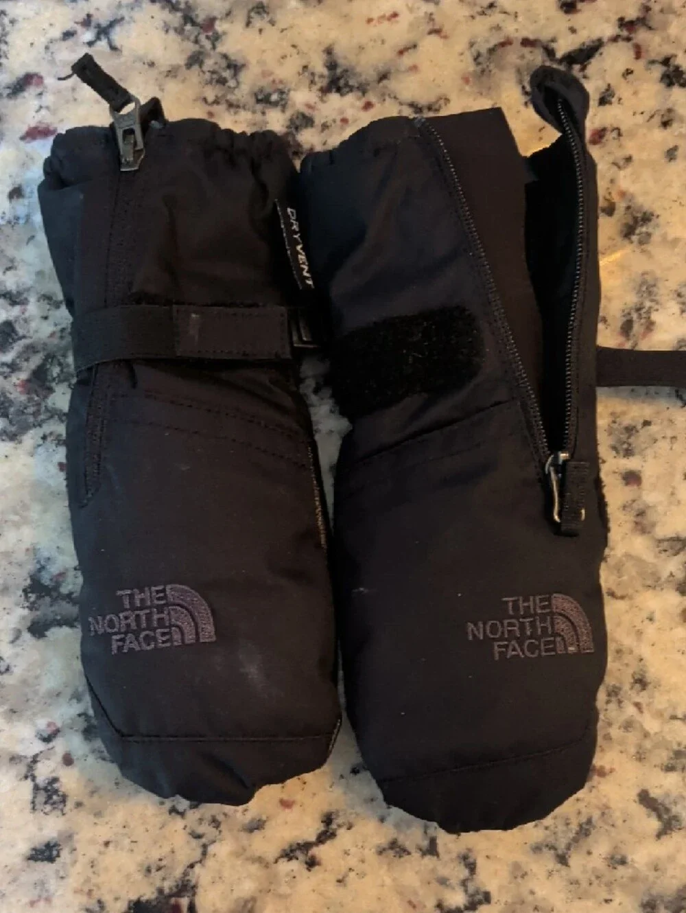 The North Face Black Insulated DryVent Mittens Youth 3T